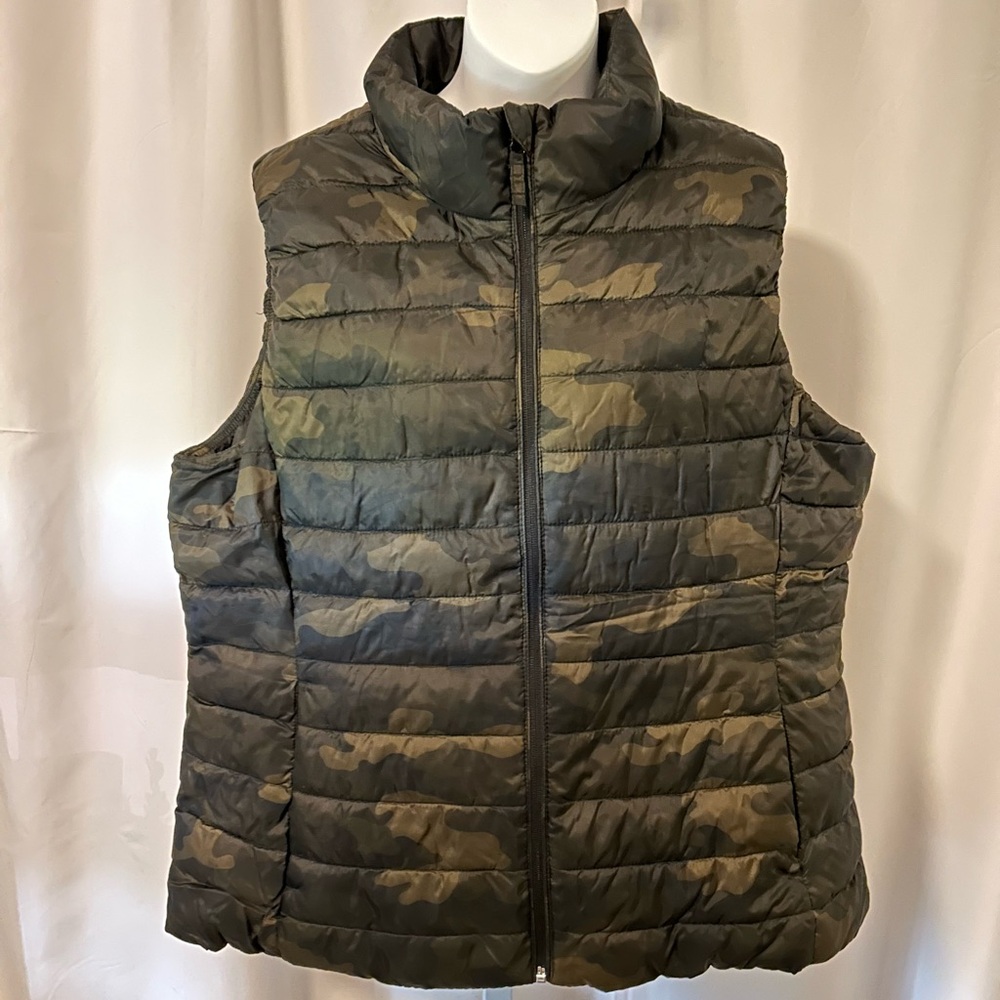 Old Navy Camouflage Puffer Vest